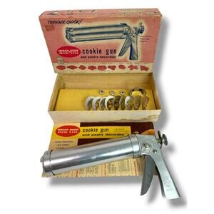 Vintage Wear-Ever Cookie Gun and Pastry Decorator No 3365 in Box Discs
